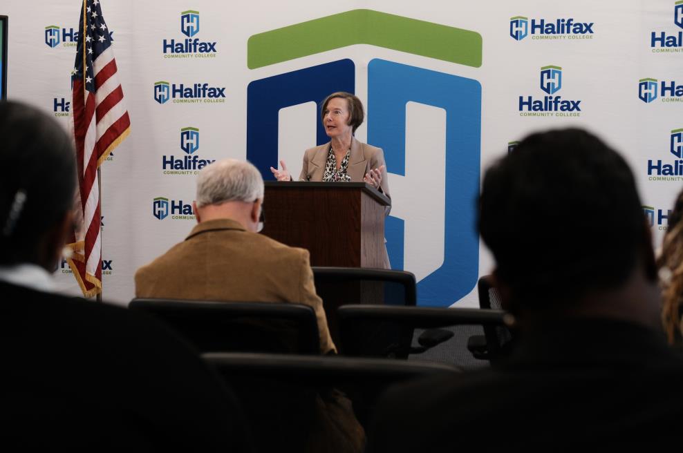 Hunt visits HCC on Future-Ready Tour