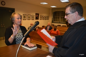 Stephenson administers the oath of office to Brewer.