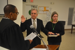 Hinton administers the oath office to Doughtie as his daughter Lauren holds the Bible.
